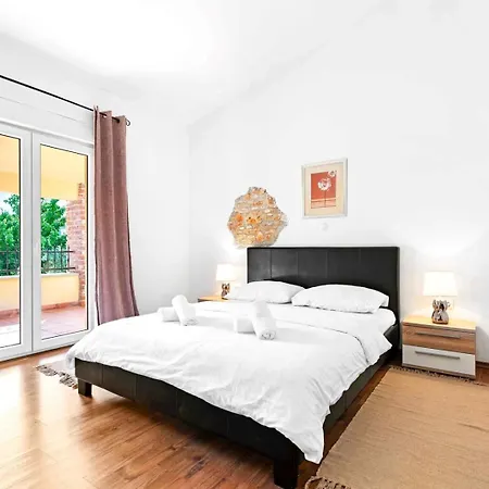 Markatoni Villa *